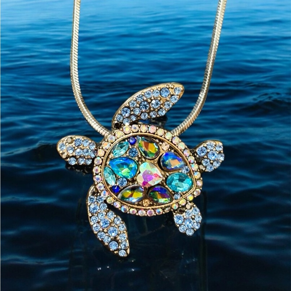 Dazzling Multicolored Turtle Pendant Necklace. NWT